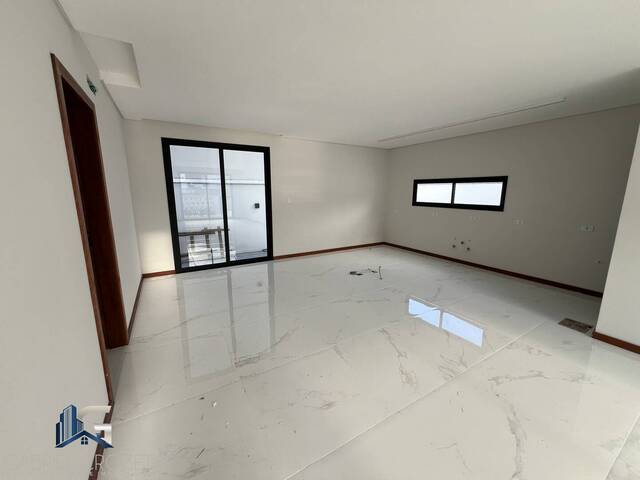 Sobrado para Venda em São José - 5